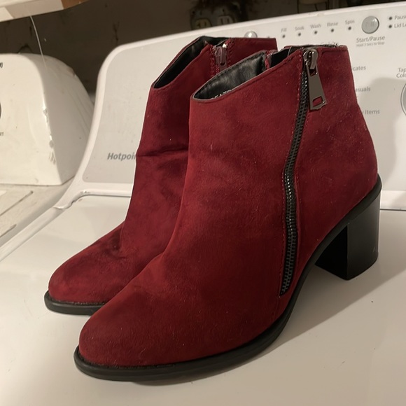 Burgundy Hot Kiss Suede Zipper Ankle Boots size 8 1/2 - Picture 6 of 6